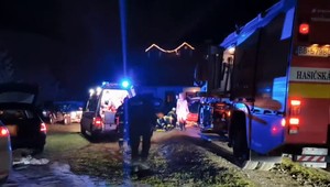 Starostu na jeho dvore zabilo auto. Krátko pred tým z neho vystúpil a vyberal nákup