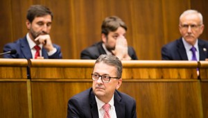 Po abdikácii Glváča máme o jedného podpredsedu menej. Kto ho nahradí?