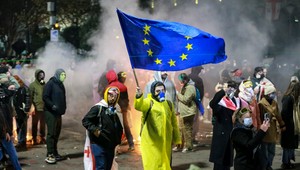 Polícia v Tbilisi zadržala viacerých opozičných politikov počas protestov