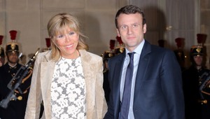 Krátka sukňa Brigitte Macron rozdelila svet
