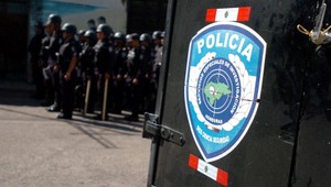 Tragická návšteva u kolegov. Policajt zastrelil až piatich!