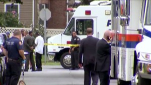 Matka vyhodila agresívneho syna z domu. Za to utĺkol kladivom ju, sestru a príbuznú