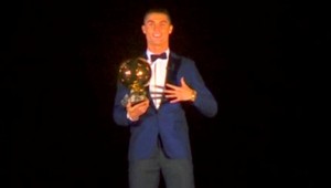 Ronaldo opäť kráľom futbalu.  Získal už piatu Zlatú loptu