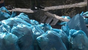 Čierna skládka a 350 vriec odpadu. Brehy Liptovskej Mary zaplavil odpad