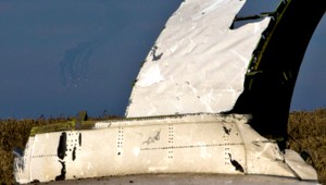 Vyšetrovanie potvrdzuje možné zostrelenie lietadla nad Ukrajinou