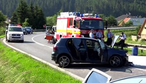 Nehoda štyroch áut pri Spišskej Belej. Vodiča (56) museli previezť do nemocnice