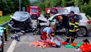 Tragická zrážka áut pod Donovalmi: Jeden mŕtvy, štyria zranení