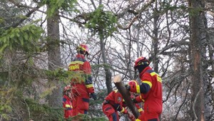 V Gaderskej doline zasahuje viac než 50 hasičov