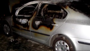 Z áut zostal šrot, zničili ich plamene