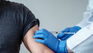 S príchodom vakcíny prichádza aj množstvo otáznikov. Opýtali sme sa vedcov, či sú obavy na mieste