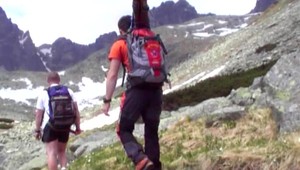 Turista, ktorý nechal zraneného kamaráta samého v horách, ohrozil jeho aj záchranárov