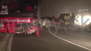 Smrteľná nehoda pri Piešťanoch. Šofér neprežil zrážku s autobusom