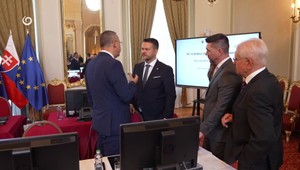 Eurofondy sa budú deliť nanovo, peniaze dočasne zablokovali aj samosprávam