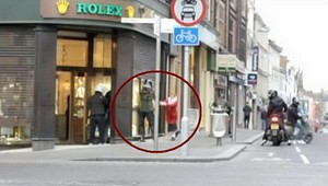 VIDEO: Babka hrdinka. Takto zneškodnila zlodejov