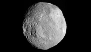 Zem tesne minul asteroid veľký ako autobus