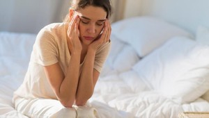 Matka troch detí sa nesmie smiať. Mozog jej pri tom preniká do lebky