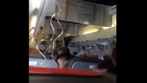 VIDEO: Strach medzi cestujúcimi na palube. Lietadlo pristálo v Bratislave