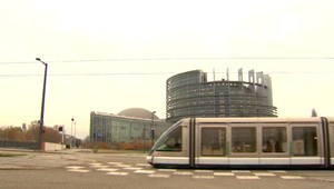 Prázdna štátna kasa a nervózne firmy. Finančnú injekciu na hromadné prepúšťanie ponúka Európska únia