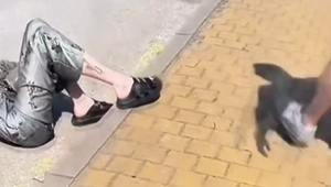 Muž, ktorý v Prahe zbil Ukrajinku, už sedí vo väzbe. Polícia zverejnila video