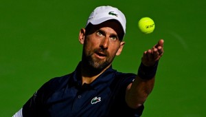 DJOKOVIČ ďalej v singli aj v debli, ALCARAZ otočil duel