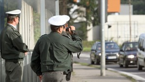 Opitý Alex (21) chcel podplatiť policajtov, hrozí mu 5 rokov