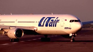 Boeing hlásil problém s motorom, žiadal núdzové pristátie