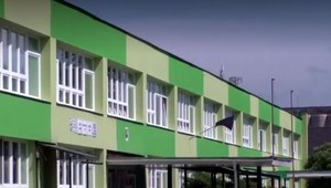 Chlapec zomrel v škole. Oživovali ho viac ako 40 minút