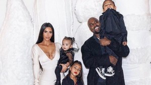 Kim Kardashian bude mať ďalšie dieťa. Kanye ma tým obťažuje, šokovala