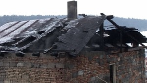 Rodine zhorel dom. Požiar si všimol chlapec (5) od susedov