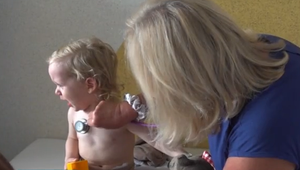 Kým sa politici fackujú a ohadzujú vulgarizmami, pediatri bijú na poplach