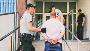 Muža, ktorý na cintoríne zavraždil dôchodkyňu, polícia obvinila