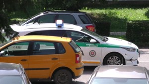 Cudzí muž terorizoval rodinu s deťmi v ich vlastnom byte. Tvrdil, že s nimi narobí poriadky