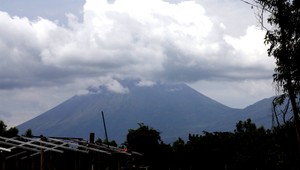 Vulkán sa prebudil. Evakuovali 3 tisíc ľudí