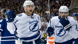 Stamkos sa zaskvel hetrikom, Kane bude chýbať Chicagu