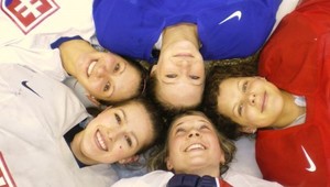 Hokejistky a sánkari už v Kanade, príprava zjazdoviek finišuje