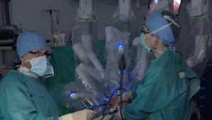 Robot DaVinci umožňuje lekárom v martinskej nemocnici detailnejšie zákroky