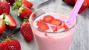 Neodolateľné kombinácie: JAHODOVÉ SMOOTHIE 3-krát inak