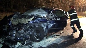 Čelná zrážka s kamiónom, vodičku (50) museli vystrihnúť