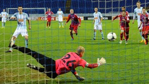 Highlight: Slovan v predohrávke iba remizoval so Senicou