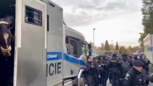 Zastrelil bábätko s jeho otcom: Polícia prosí verejnosť o pomoc pri pátraní