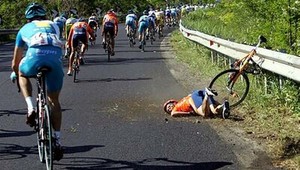 Stav cyklistu Horilla po páde do 80-metrovej priepasti sa zlepšuje