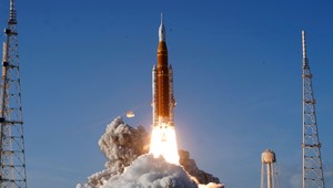 Štart Artemis 2 bol úspešný. Astronauti mieria k Mesiacu po viac ako 50 rokoch