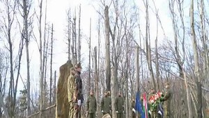 Jej muž zahynul pri páde lietadla v Hejciach. Prezidentovi prišla vrátiť jeho vyznamenania