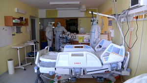 Situácia sa mierne zlepšuje, no kovidové oddelenia nemocníc úľavu ešte necítia a potrebujú aj dobrovoľníkov