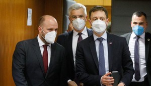 Týždeň v politike podľa odborníka: Nemožná koalícia, 500 eurové poukážky, ale aj bordel v prímestskej doprave