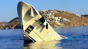 Smutný koniec luxusnej jachty. Stratila sa pod hladinou