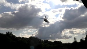 Panika v lese: Muža pri práci zavalil traktor, priletel aj vrtuľník