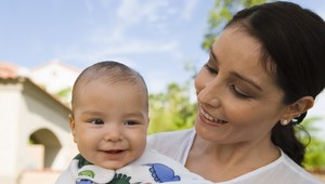 Dobrá správa pre mamičky. Mihál im chce nadeliť viac...
