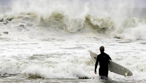 Chlapca (12) zhltli vlny! Pomáhala mu ľudská reťaz