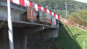 Most ponad R1 pri vstupe do Banskej Bystrice pre havarijný stav uzavreli